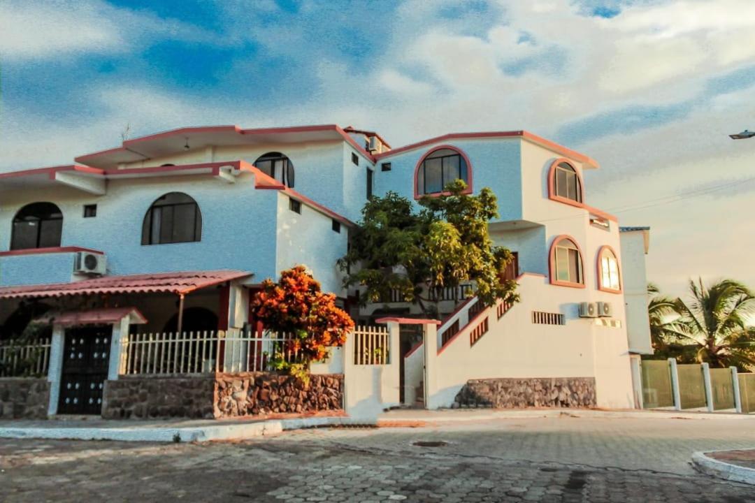 فندق Casa De Nelly بويرتو بكويريزو مورينو المظهر الخارجي الصورة